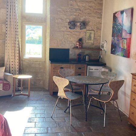 Mas De La Rivoire B&B Villevieille Exterior photo