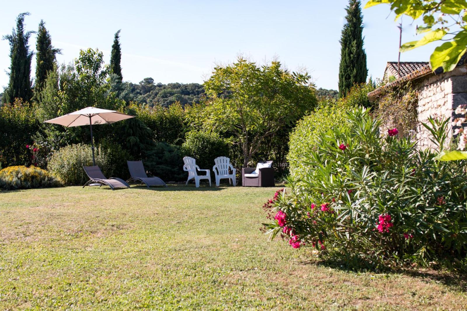 Mas De La Rivoire B&B Villevieille Exterior photo